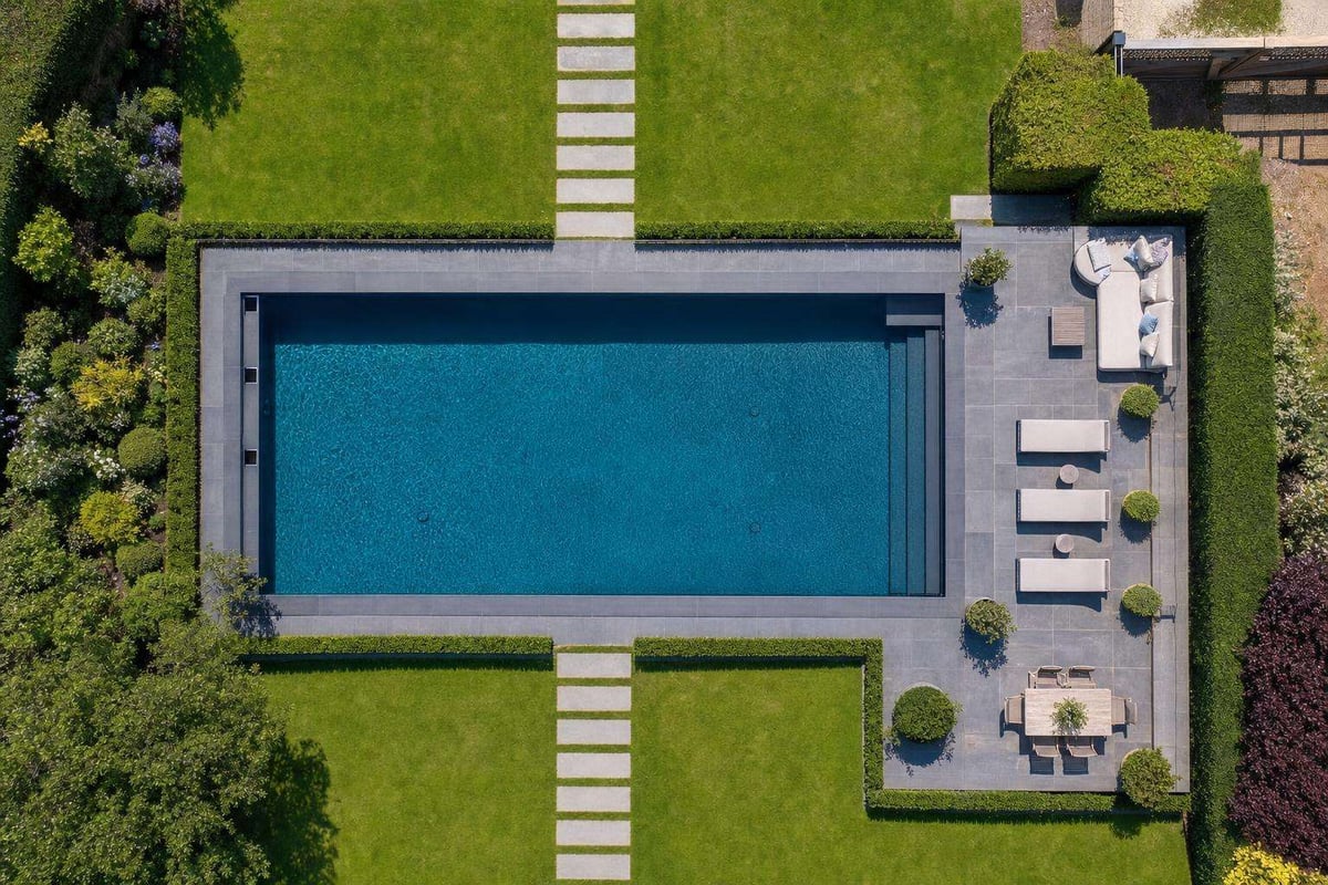 swimming pool construction timeline uk build
